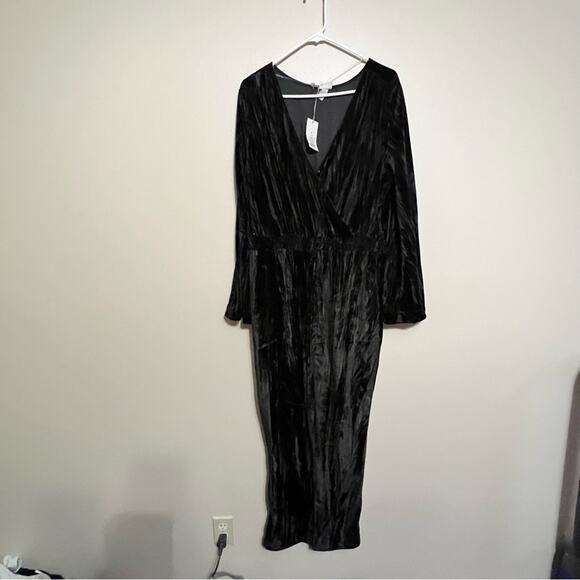 NWT Black Velvet Bell Sleeve Jumpsuit with Pockets - Picture 3 of 8